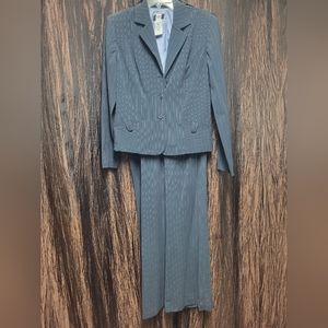 Ladies 2 piece suit